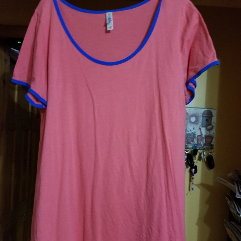 LulaRoe Classic T shirt